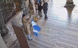 Ayasofya’da Provokasyon Girişimi: Bayrak Açan İki Yabancı Uyruklu Şahıs Tutuklandı!