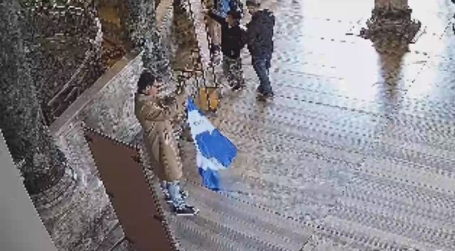 Ayasofya’da Provokasyon Girişimi: Bayrak Açan İki Yabancı Uyruklu Şahıs Tutuklandı!