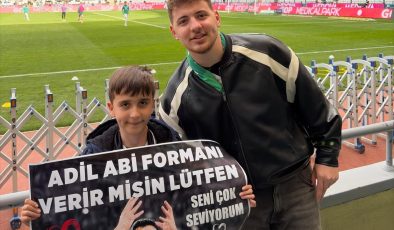 Pankarttaki Saf Sevgi Karşılıksız Kalmadı: Adil Demirbağ’dan Minik Taraftara Unutulmaz Hediye!