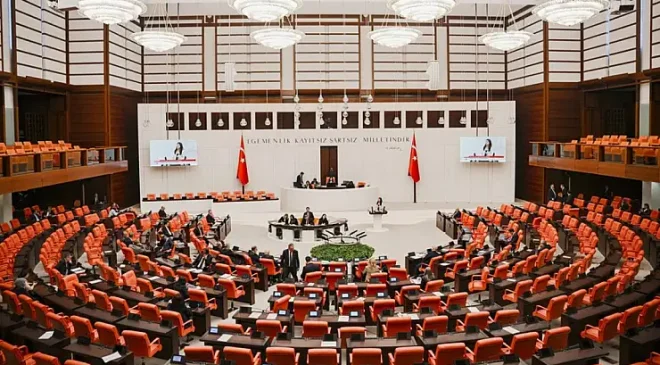 TBMM’DEN TARİHİ KARAR: DOĞUM İZNİ UZADI, 15 YAŞ ALTINA SOSYAL MEDYA YASAKLANDI!