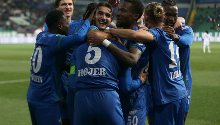 Rizespor Evinde Coştu: Karadeniz Derbisinde Samsunspor’u 4-1 Mağlup Etti