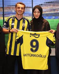 KEREM AKTÜRKOĞLU BABA OLUYOR! MİLLİ YILDIZDAN SÜRPRİZ AÇIKLAMA