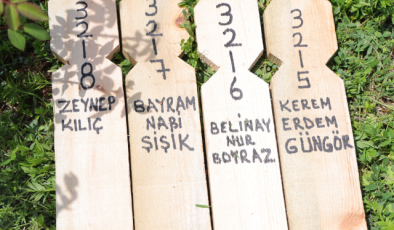 Kahramanmaraş’ta Mahşeri Kalabalık, Dinmeyen Acı: 4 Sıra Arkadaşı Yan Yana Uğurlandı!