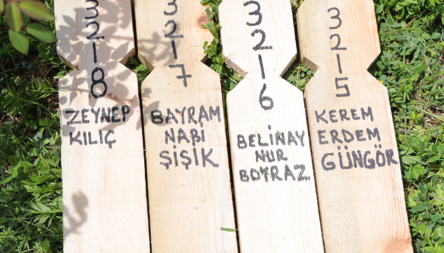 Kahramanmaraş’ta Mahşeri Kalabalık, Dinmeyen Acı: 4 Sıra Arkadaşı Yan Yana Uğurlandı!