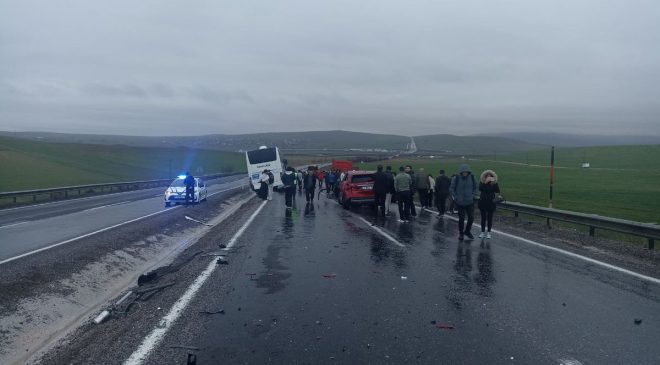 AKSARAY-NEVŞEHİR YOLUNDA FACİANIN EŞİĞİNDEN DÖNÜLDÜ: OTOBÜS DEHŞET SAÇTI!