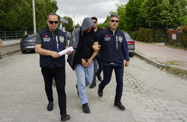 10 YILLIK RAFTAN İNDİ, VAHŞET ÇIKTI: 21 YAŞINDAKİ AYŞEN’İ ESKİ EŞİ DARBEDEREK ÖLDÜRÜP GÖMMÜŞ!