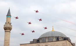 KONYA SEMALARINDA AY-YILDIZLI ŞÖLEN: TÜRK YILDIZLARI’NDAN NEFES KESEN GÖSTERİ!