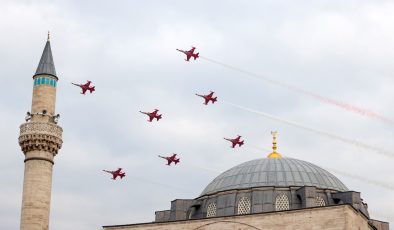KONYA SEMALARINDA AY-YILDIZLI ŞÖLEN: TÜRK YILDIZLARI’NDAN NEFES KESEN GÖSTERİ!
