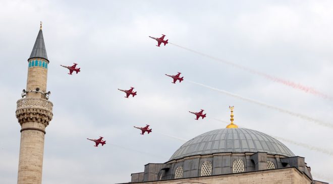 KONYA SEMALARINDA AY-YILDIZLI ŞÖLEN: TÜRK YILDIZLARI’NDAN NEFES KESEN GÖSTERİ!