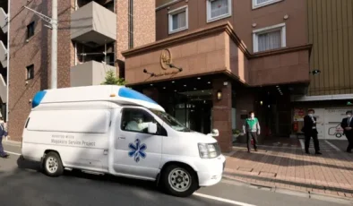 TOKYO’DA KİMYASAL ALARM: AVM’DE DEHŞET ANLARI! BİLİNMEYEN BİR MADDE PÜSKÜRTEN ŞAHIS 19 KİŞİYİ HASTANELİK EDİP KAÇTI!
