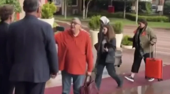 CHP’DE VALİZLİ NÖBET BAŞLADI: ÖZGÜR ÖZEL’DEN “GENEL MERKEZİ TERK ETMEYİN” ÇAĞRISI! YÖNETİM BİNAYA KAPANDI!