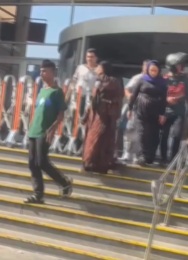 ADANA’DA TARZ TARTIŞMASI: SAÇ MODELİ NEDENİYLE AVM’YE ALINMAMA İDDİASI SOSYAL MEDYAYI İKİYE BÖLDÜ!