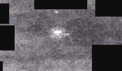 PENTAGON’DAN GEZEGENİ SARSACAK HAMLE: 64 YENI UFO DOSYASI RESMEN YAYINLANDI! SAVAŞ UÇAĞININ VURDUĞU ANLAR ORTAYA ÇIKTI!