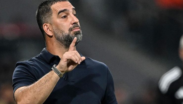 SAVAŞIN GÖLGESİNDE FUTBOL: ARDA TURAN’IN MAÇINDA ÜÇ KEZ SİREN SESLERİ YÜKSELDİ!