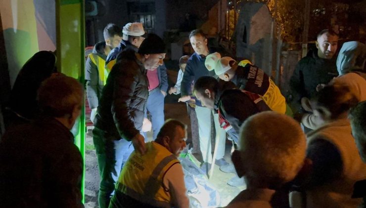 SAMSUN’DA EVLAT DEHŞETİ: BABASINI ÖLDÜRÜP JANDARMAYA TESLİM OLDU!