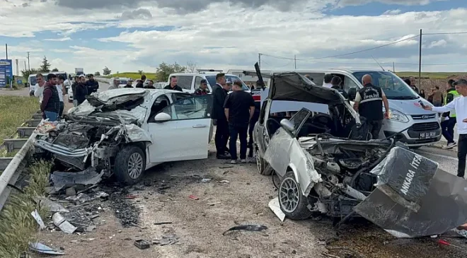 BAYRAM GÜNÜ CAN PAZARI: KIRIKKALE’DE İKİ OTOMOBİL ÇARPIŞTI, 2 ÖLÜ, 7 YARALI!