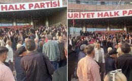 CHP GENEL MERKEZİ ABLUKADA! “Hain Kemal” Sloganlarıyla Ortalık Savaş Alanına Döndü, Barikatlar Yıkılıyor!