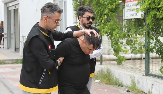 ADANA’DA KUZEN VAHŞETİNİN NEDENİ BELLİ OLDU: 5 BİN TL İÇİN ÖLDÜRÜP SINIRA KAÇTI!
