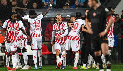 SÜPER LİG’DE ŞAMPİYONLUK DÜĞÜMÜ ÇÖZÜLMEDİ: SAMSUN’DA ASLAN’A ŞOK, KADIKÖY’DE TALISCA ŞOV!