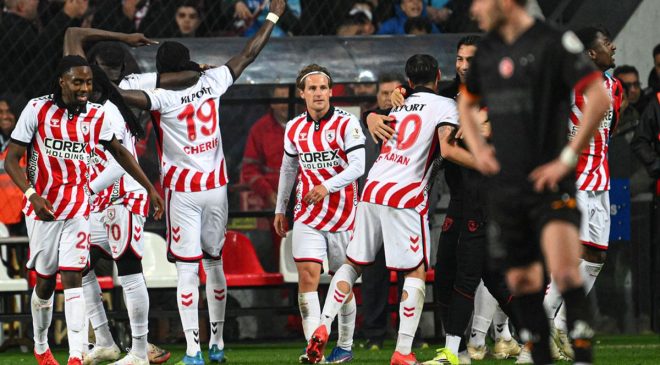 SÜPER LİG’DE ŞAMPİYONLUK DÜĞÜMÜ ÇÖZÜLMEDİ: SAMSUN’DA ASLAN’A ŞOK, KADIKÖY’DE TALISCA ŞOV!