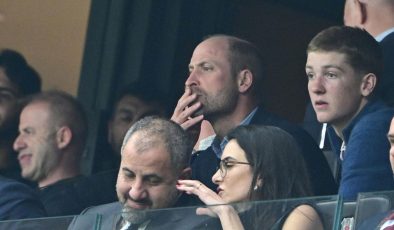 İSTANBUL’DA TARİHİ GECE: GALLER PRENSİ WILLIAM TÜPRAŞ STADI’NDA! ASTON VILLA İÇİN TRİBÜNE ÇIKTI