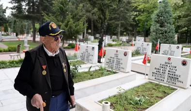KONYALI KORE GAZİSİNDEN VATAN SEVGİSİ DERSİ: GÖĞSÜNDE İKİ NESLİN ŞEREF MADALYASINI TAŞIYOR!