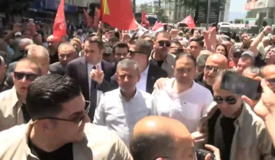 İZMİR’DE KORDON ABLUKAYA ALINDI: ÖZGÜR ÖZEL MİTİNGİ ÖNCESİ CUMHURİYET MEYDANI KARIŞTI! VATANDAŞA TOMA’LI MÜDAHALE!