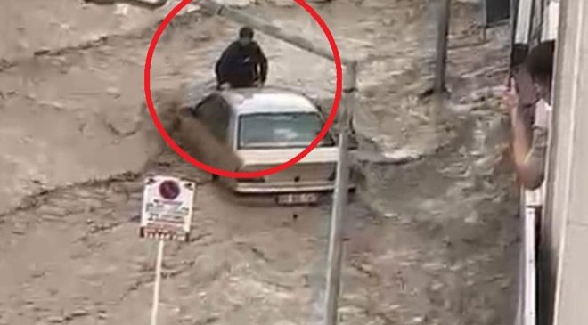 HAVZA’DA SEL DEHŞETİ: ARACIN ÜZERİNDE ÖLÜME MEYDAN OKUYAN GENÇ MUCİZESİ!