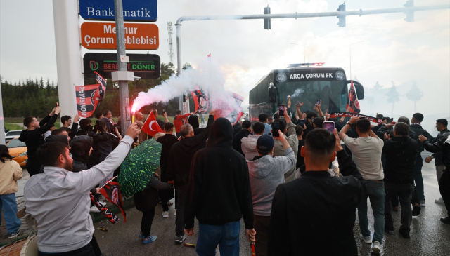 ÇORUM’DA TARİHİ DEVRİM: ÇORUM FK 2-0’LIK ZAFERLE SÜPER LİG’DE! KENTTE ŞAMPİYONLUK CEHENNEMİ, MEŞALELER GECEYİ AYDINLATTI!