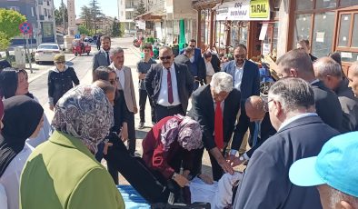 TÖRENDE BAYILAN ÖĞRENCİYE İLK MÜDAHALEYİ BELEDİYE BAŞKANI YAPTI