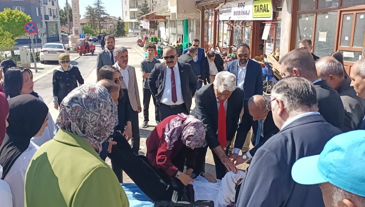 TÖRENDE BAYILAN ÖĞRENCİYE İLK MÜDAHALEYİ BELEDİYE BAŞKANI YAPTI