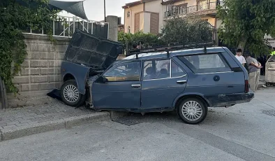 Meram’da Ehliyetsiz Çocuk Sürücü Dehşeti: Kavşakta Çarpışıp Bahçe Duvarına Tosladı, Yaralılar Var!