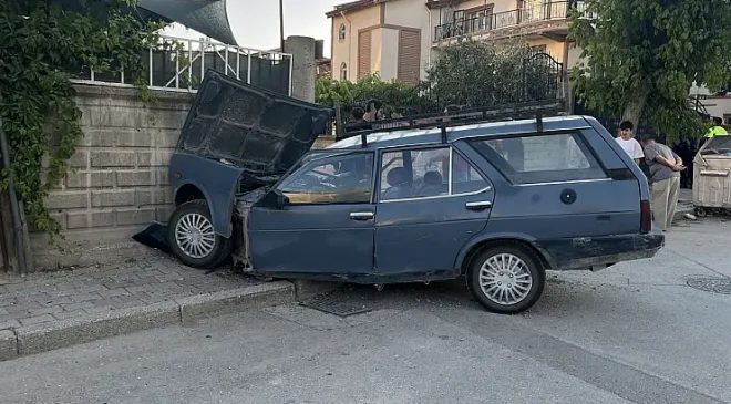 Meram’da Ehliyetsiz Çocuk Sürücü Dehşeti: Kavşakta Çarpışıp Bahçe Duvarına Tosladı, Yaralılar Var!