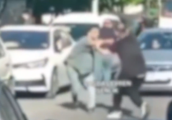 İSTANBUL’DA TRAFİKTE DEHŞET: SULTANGAZİ’DE KAZA KAVGASI VAHŞETLE BİTTİ! 25 YAŞINDAKİ BARAN FAKHANİ YAŞAMINI YİTİRDİ, BABA VE KARDEŞ AĞIR YARALI!