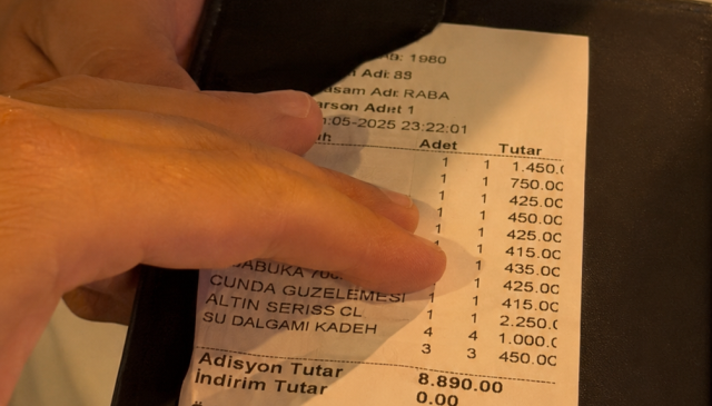 Turizm Sezonunda Fahiş Fiyat Skandalı: Ayvalık’ta Akşam Yemeği Yiyen Aileye 8 Bin 890 TL’lik “Adisyon Şoku!”