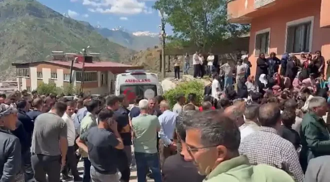 ŞEMDİNLİ’DE CİNNET DEHŞETİ: ASKERİ PERSONEL KAYINPEDERİNİN EVİNİ BASTI! EŞİ DAHİL 4 KİŞİYİ KATLEDİP İNTİHARA KALKIŞTI!