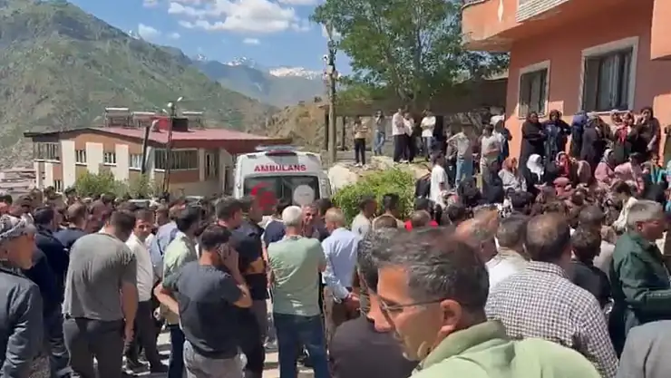 ŞEMDİNLİ’DE CİNNET DEHŞETİ: ASKERİ PERSONEL KAYINPEDERİNİN EVİNİ BASTI! EŞİ DAHİL 4 KİŞİYİ KATLEDİP İNTİHARA KALKIŞTI!