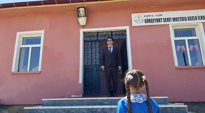 Konya’da Okulun Tek Öğrencisi İlayda Karnesini Aldı!