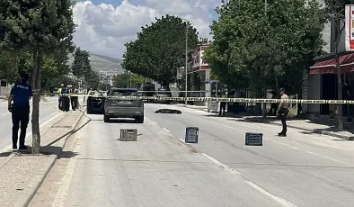 KONYA MERKEZDE TRAFİK TERÖRÜ: YENİ SİLLE CADDESİ’NDE KARŞIDAN KARŞIYA GEÇEN 27 YAŞINDAKİ AYŞENUR CAN SUV ARACIN ÇARPMASIYLA OLAY YERİNDE CAN VERDİ!