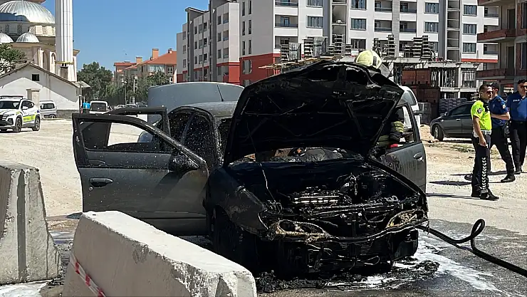 Konya Merkezde Korku Dolu Anlar: Seyir Halindeki Otomobil Alev Alev Yandı!