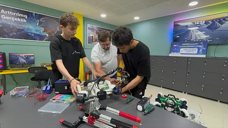 Konyalı Öğrencilerden Büyük Mühendislik Başarısı: “Kapsül k-tek BATUR” Su Altı Robotuyla Türkiye Birincisi Oldular!