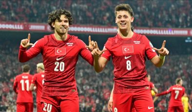YEŞİL SAHALARDA MİLYAR EUROLUK GÖVDE GÖSTERİSİ: DÜNYANIN EN DEĞERLİ MİLLİ TAKIMLARI AÇIKLANDI! BİZİM ÇOCUKLAR İTALYA VE URUGUAY’I SAF DIŞI BIRAKTI!