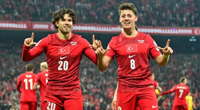 YEŞİL SAHALARDA MİLYAR EUROLUK GÖVDE GÖSTERİSİ: DÜNYANIN EN DEĞERLİ MİLLİ TAKIMLARI AÇIKLANDI! BİZİM ÇOCUKLAR İTALYA VE URUGUAY’I SAF DIŞI BIRAKTI!