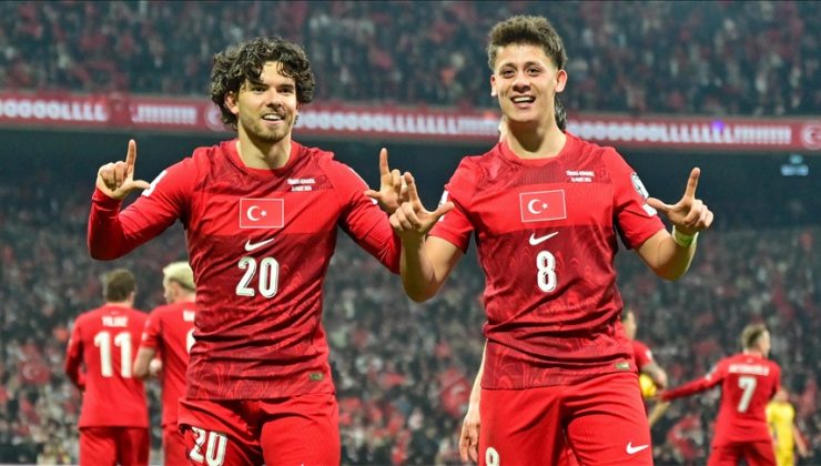YEŞİL SAHALARDA MİLYAR EUROLUK GÖVDE GÖSTERİSİ: DÜNYANIN EN DEĞERLİ MİLLİ TAKIMLARI AÇIKLANDI! BİZİM ÇOCUKLAR İTALYA VE URUGUAY’I SAF DIŞI BIRAKTI!