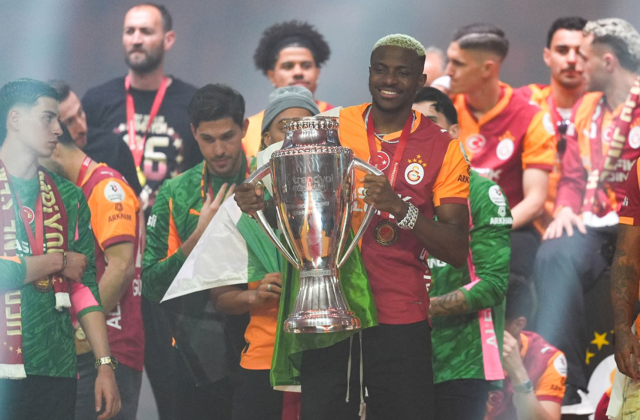 Osimhen’e İngiliz Devi Kancayı TakTI! Galatasaray Kapıyı 150 Milyon Euro’dan Açıyor!