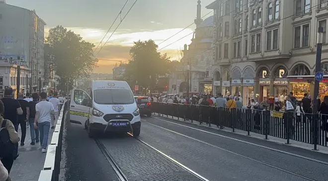 İSTANBUL’DA TRAMVAY HATTINDA CAN PAZARI: RAYLARA DÜŞEN 6 YAŞINDAKİ MUHAMMED TRAMVAYIN ALTINDA KALARAK FECİ ŞEKİLDE CAN VERDİ! T1 HATTI ALARMA GEÇTİ!