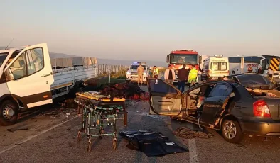 Erzurum’da Katliam Gibi Kaza: Otomobil Kiraz Yüklü Kamyonete Arkadan Çarptı, 3 Ölü, 3 Yaralı!