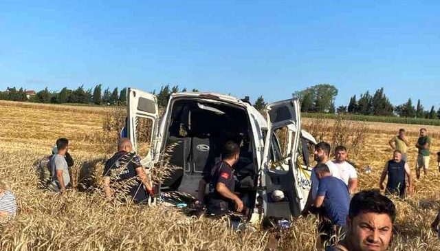 Silivri’de Yolcu Minibüsü Tarlaya Uçtu: 2 Ölü, 10 Yaralı!
