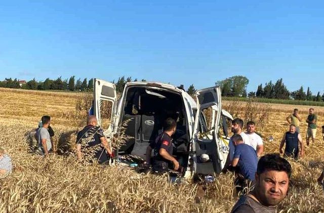 Silivri’de Yolcu Minibüsü Tarlaya Uçtu: 2 Ölü, 10 Yaralı!