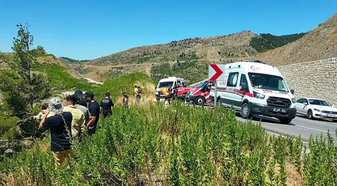 Kontrolden Çıkan Araç Uçuruma Yuvarlandı! 5 Ölü, 2 Ağır Yaralı